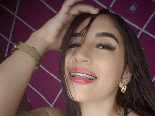 Mia_Naughty_24