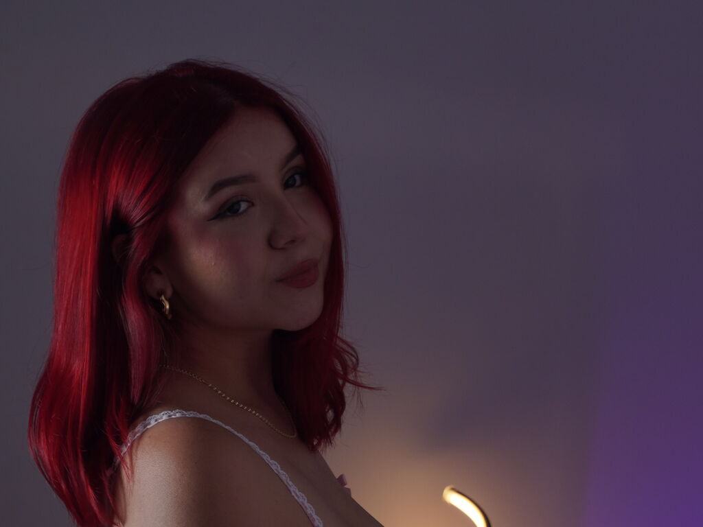Miawhitmore's profile - Image n°0
