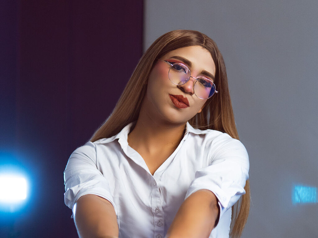 Micaelawalker's profile - Image n°1