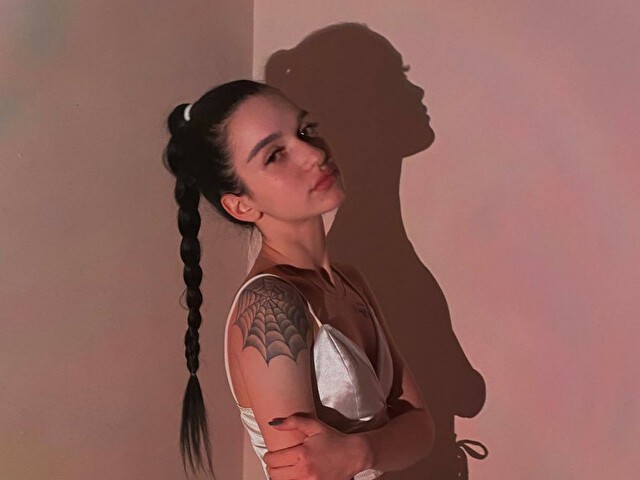 Milanameow's profile - Image n°0