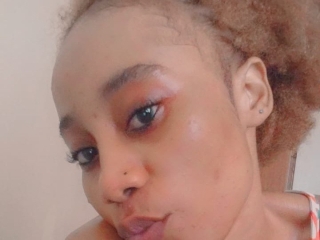 Sexo por webcam con Minieme18