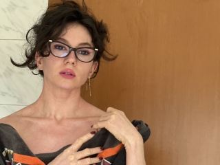 Webcam sex con Mnemozeina