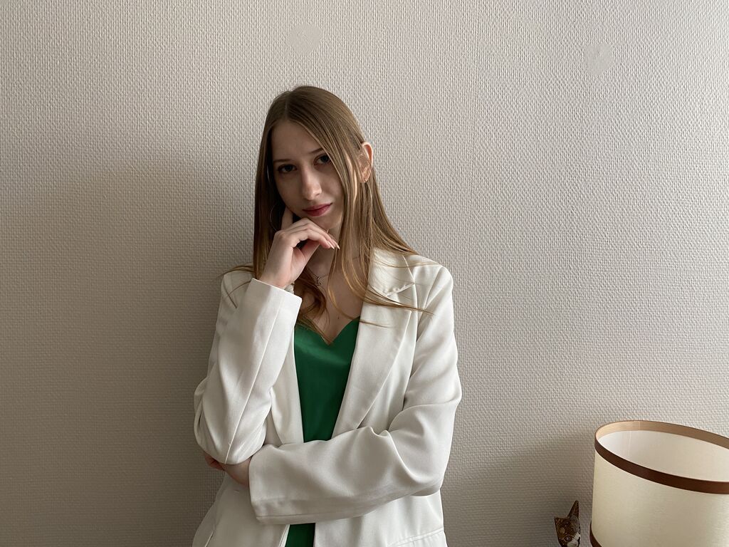 Monadennett's profile - Image n°0