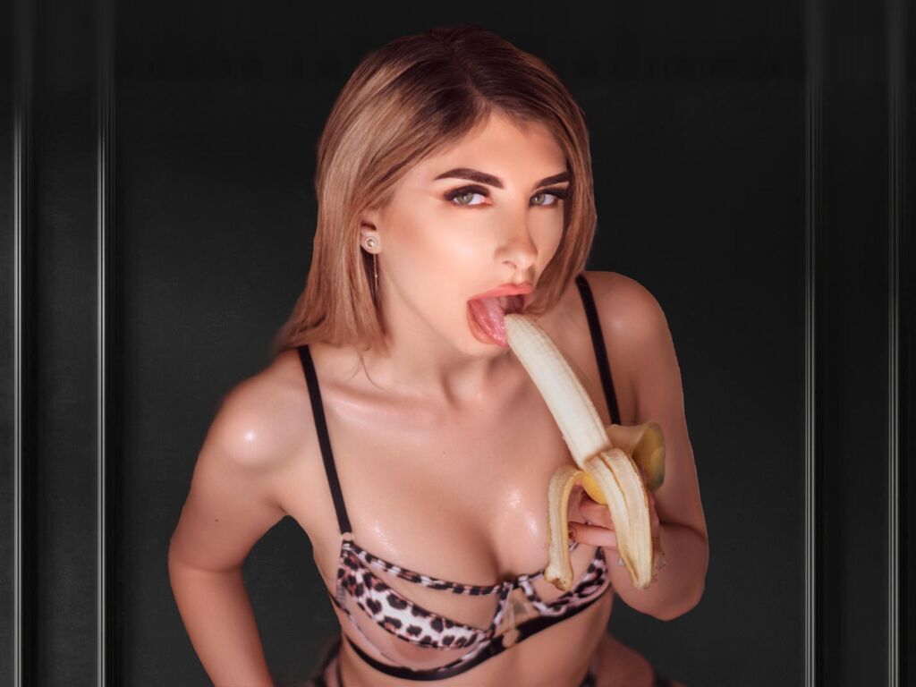 Mya's profile - Image n°1