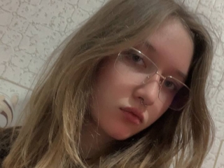 Webcam sex with Mylesly