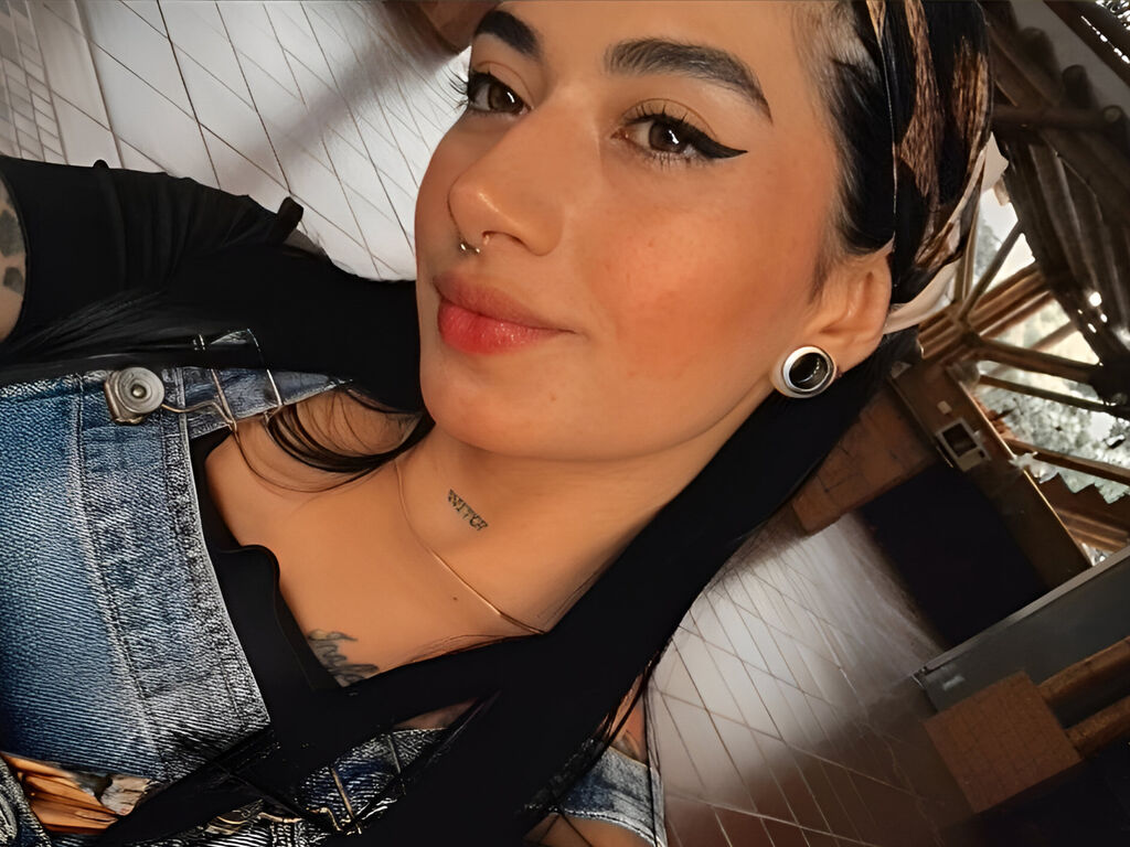Naomidaviss's profile - Image n°1
