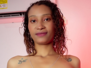 Sexo por webcam con Natialirousse
