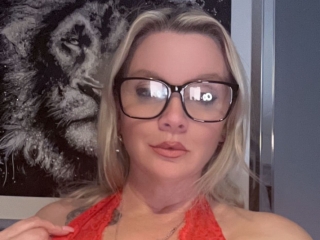 Naughtyblondemilf's Sexcam
