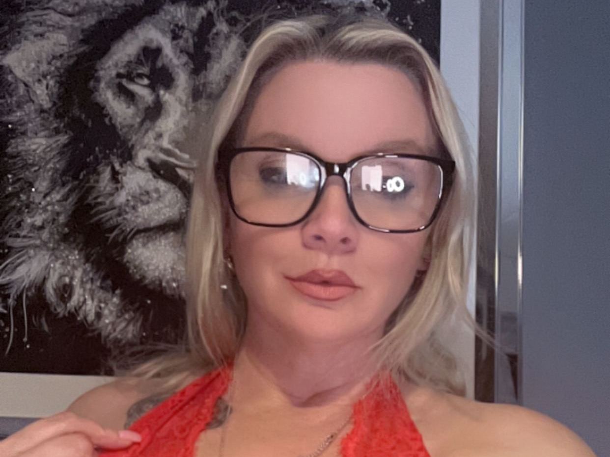 Naughtyblondemilf's profile - Image n°0