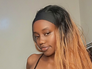 Webcam sex with Naughtyellahx