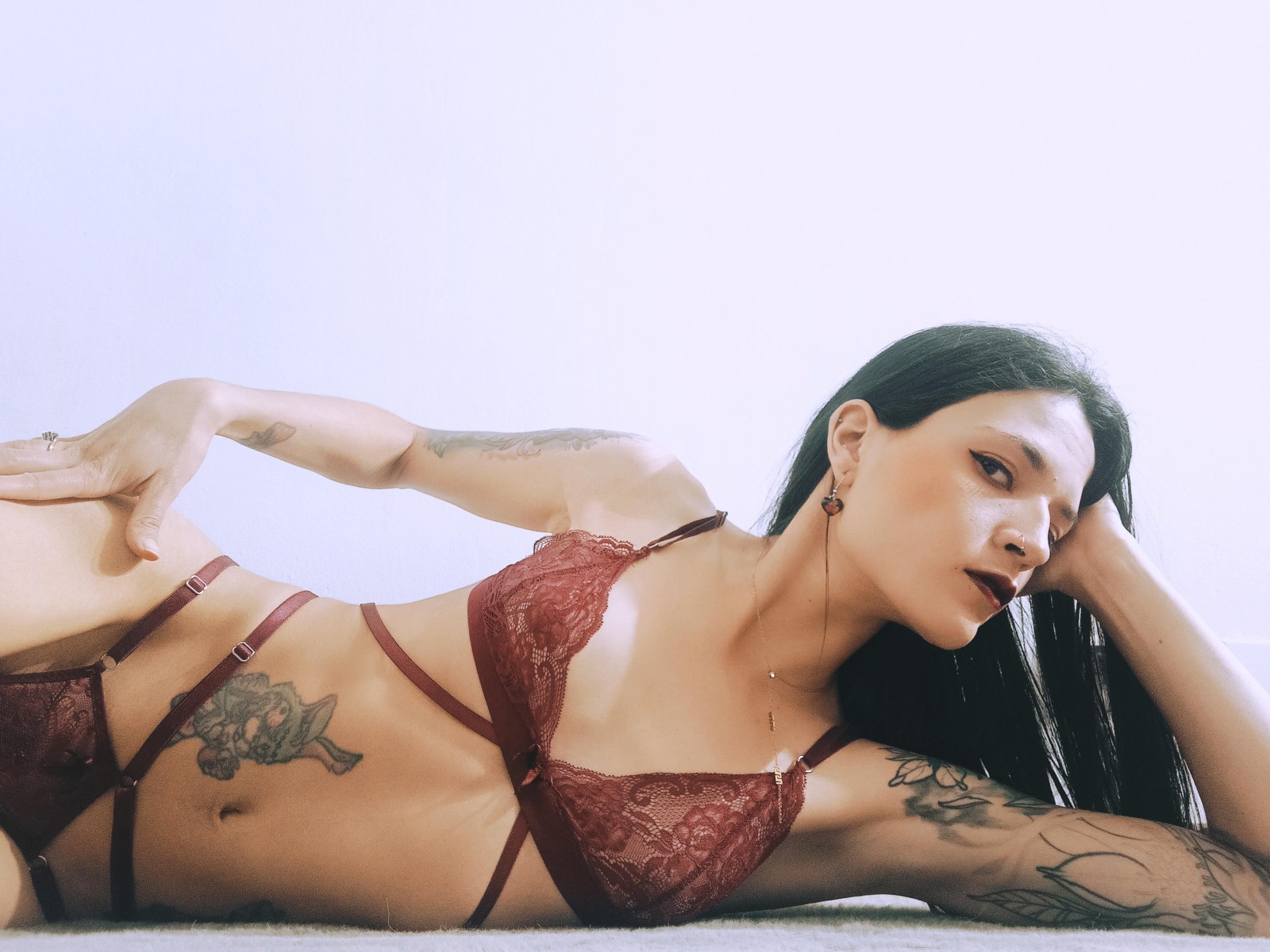 naugtyemma's profile - Image n°1