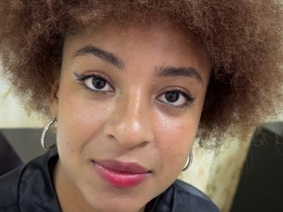 Webcam sex met Nia_Zuri