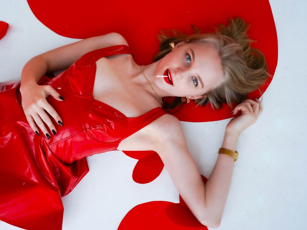 Nicoleredstone's profile - Image n°2
