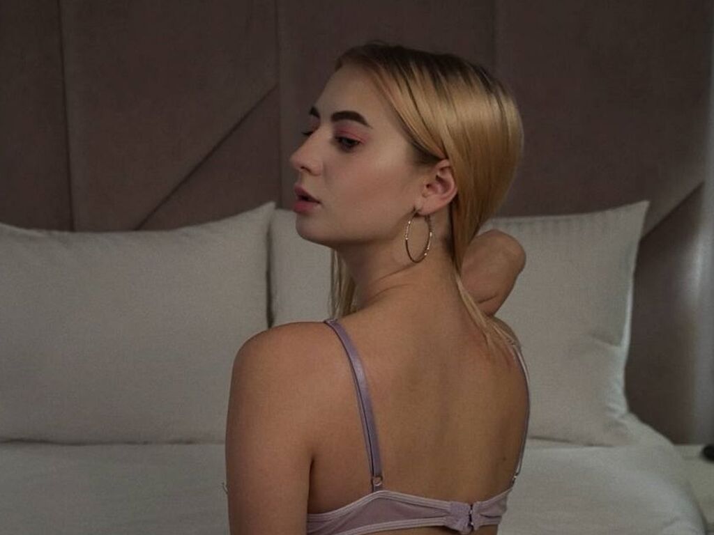 Ninafoster's profile - Image n°1