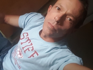 Notsostr8guy's Sexcam