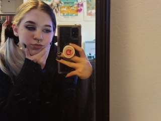 Peachyinbetween's Sexcam