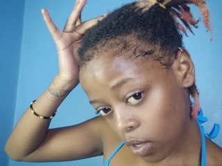 Sexo por webcam con Petite_Beb