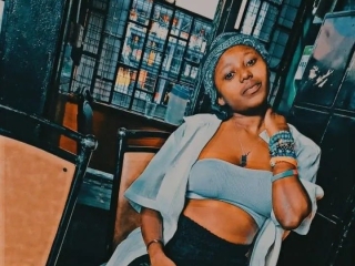 Sexo por webcam con Petite_Finee