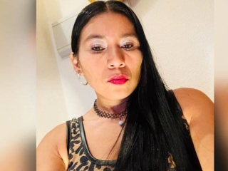 Petitebisex18's Sexcam