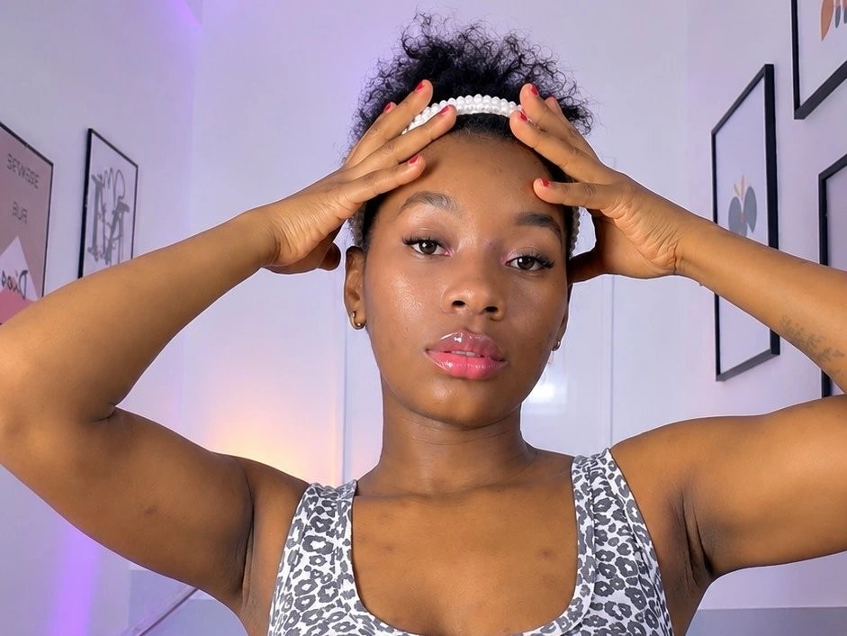 Profil de Petitelittleebony - Photo n°0