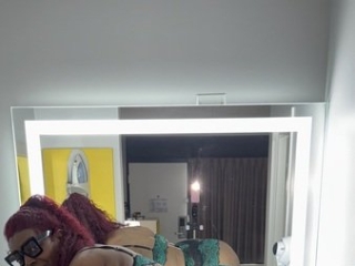 Webcam sex with Pretti_Chocolate