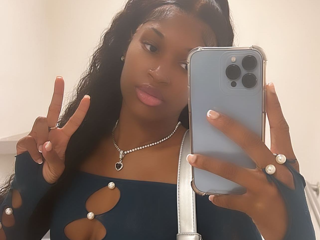 Prettyfacebri's profile - Image n°0