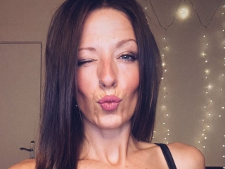 Queenietrouble_Uk's Sexcam
