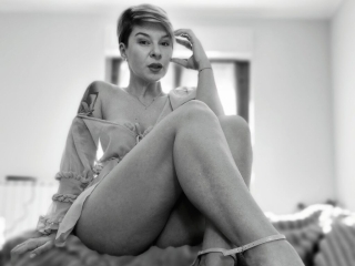 Webcam sex con Ralucafrizzi