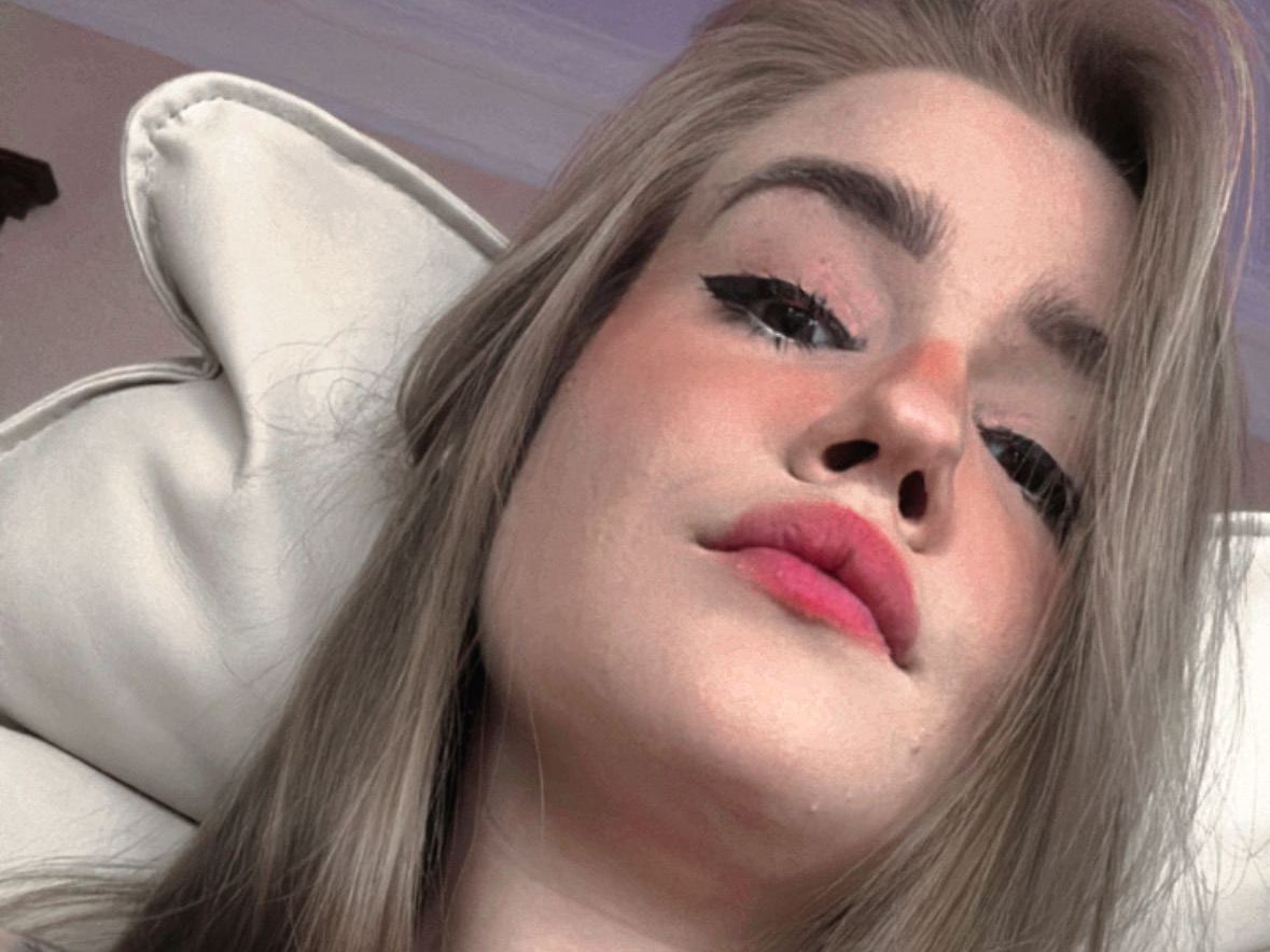 Redvelveteen's profile - Image n°0