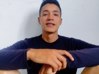 Roommates_Hot's Sexcam