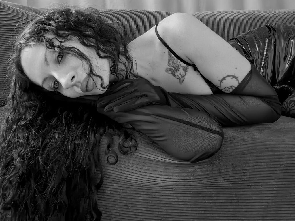 Rosecrowley's profile - Image n°2