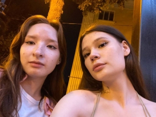 Live Sex Rowenaandgillian