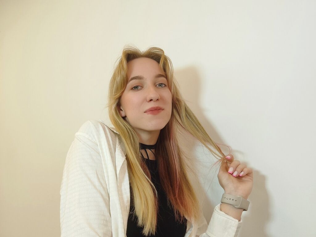 Rowenagambell's profile - Image n°0