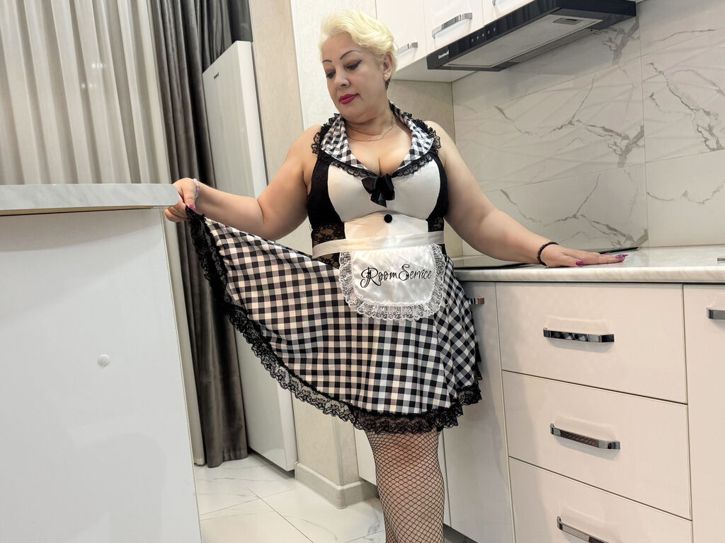 Roxanadeluxe's profile - Image n°1