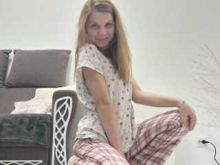 Webcam sex with Roxylorie