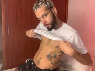 Webcam sex with Salomonnextd00r
