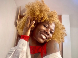 Sexo por webcam con Sassyvelvet