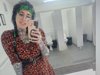 Live Sex Shygothgirlnicolee