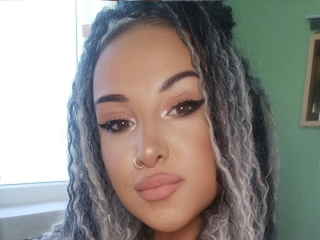 Webcam sex with Sierra_Quinn