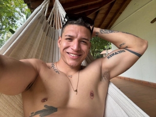Sexo por webcam con Simonelucas