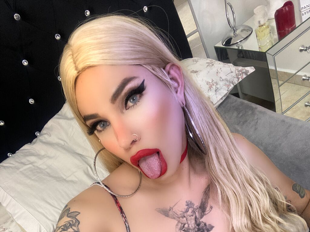 SophiaRichie's profile - Image n°3