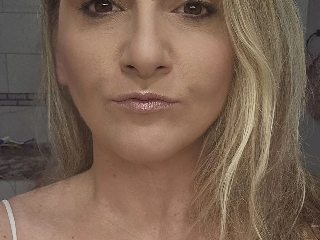Profil de Tiffaknee - Photo n°3
