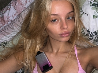 Webcam sex con TinyLola26