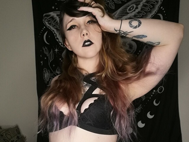 TarotandTits's profile - Image n°0