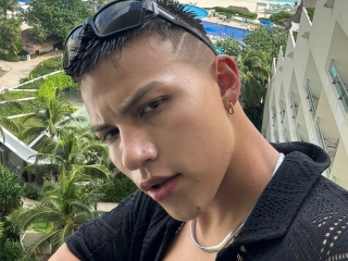 Webcam sex with Twink_Hot69