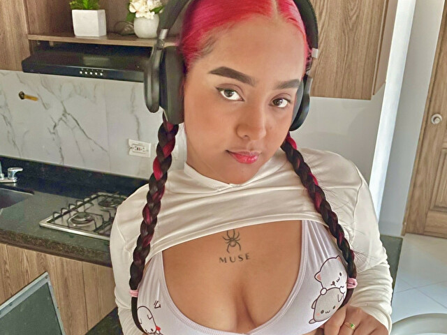 ValTompson's profile - Image n°4