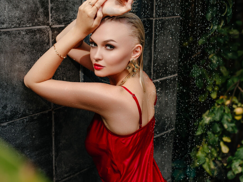 VellaRobinson's profile - Image n°4