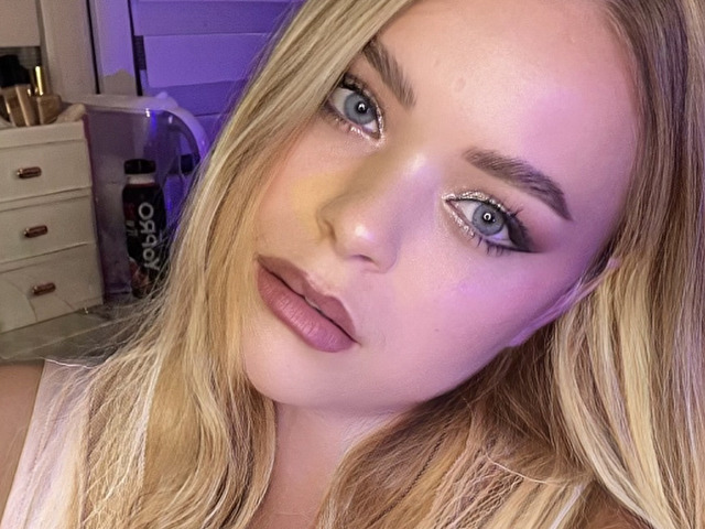 VelvetMira's profile - Image n°1