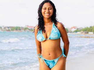 Webcam sex met Yerliss_Petitee