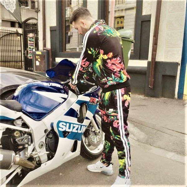 Perfil con Zach_Zachary - Imagen  n°64